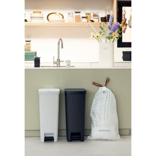 Brabantia 138645 PerfectFit Bin Liners (Size L/40-45 Litre) Thick Plastic Trash Bags with Tie Tape Drawstring Handles (40 Bags), White