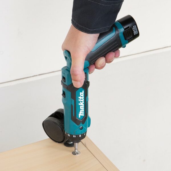 Makita DF012DSE 7.2V Li-ion Pencil Drill Driver Complete with 2 x 1.5 Ah Li-Ion Batteries and Charger Supplied in A Carry Case