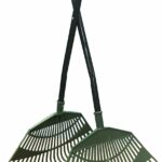 Selections Long Handled Leaf Collecting Grabber