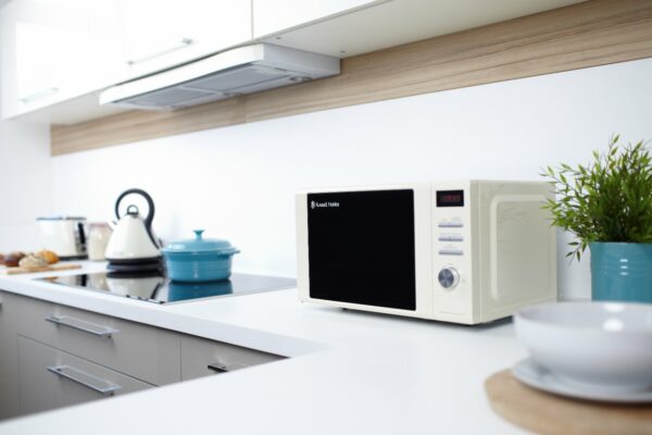 Russell Hobbs RHM2064C 20 Litre 800 W Cream Digital Heritage Microwave with 5 Power Levels, Automatic Defrost, 8 Auto Cook Menus, Clock & Timer, Easy Clean