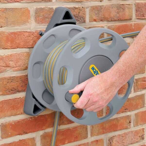 HOZELOCK - Wall-Mounted 30m Hose Reel with 15m Hose : Easy-to-install Wall-mounted Hose Reel with Handle, Complete with Hose Guide, Nozzle, Fittings and Accessories [2422R0000]