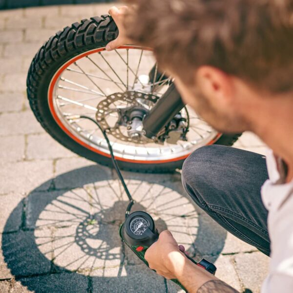 Bosch Home and Garden Electric Air Pump/Air Compressor UniversalPump 18V (1x 2,0 Ah Battery; 18 Volt System; for Car, Motorcycle and Bicycle Tyres; 150 PSI; 10.3 Bar; in Carton Packaging)