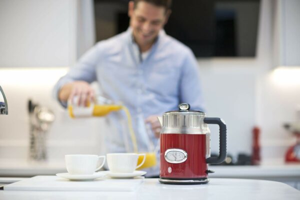 Russell Hobbs Kettle, retro red, 1.7 l, 2400 W, quick cooking function, water temperature display in retro design, filling level marking, optimised pouring spout, vintage 21670-70