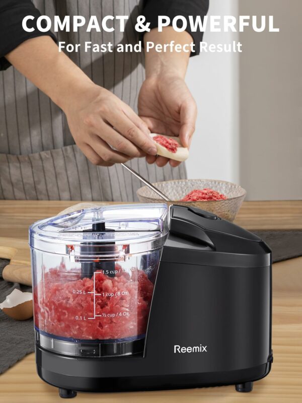 Mini Chopper, 0.75 Litre(1.5-Cup) Dishwasher Safe Bowl, Dices & Purees Fruit & Vegetables Electric Mini Chopper, Removable bowl, lid & blade, Simple one-button operation, 100W (Black)