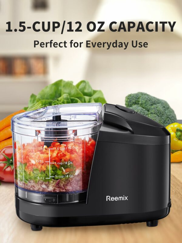 Mini Chopper, 0.75 Litre(1.5-Cup) Dishwasher Safe Bowl, Dices & Purees Fruit & Vegetables Electric Mini Chopper, Removable bowl, lid & blade, Simple one-button operation, 100W (Black)