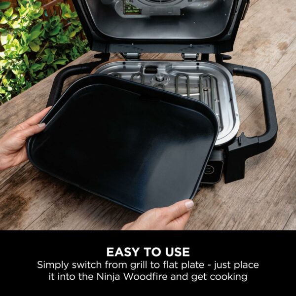 Ninja Woodfire Flat Plate, Compatible with Ninja Woodfire Electric BBQ Grill (OG700 Series), Ceramic Coating, Non-Stick, Insert, Official Accessory, Black, XSKGRIDPLTEUK