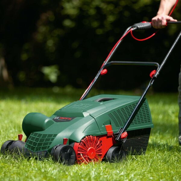 Bosch Electric Lawn Raker UniversalRake 900 - 900 W, Operating width: 32 cm