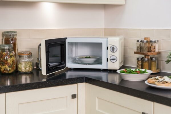 Russell Hobbs RHRETMM705C 17 L 700 W Cream Compact Retro Solo Manual Microwave with 5 Power Levels, Timer, Defrost Setting, Easy Clean