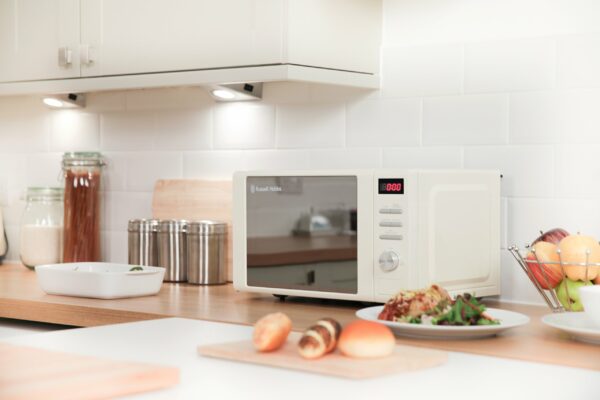 Russell Hobbs RHM2064C 20 Litre 800 W Cream Digital Heritage Microwave with 5 Power Levels, Automatic Defrost, 8 Auto Cook Menus, Clock & Timer, Easy Clean