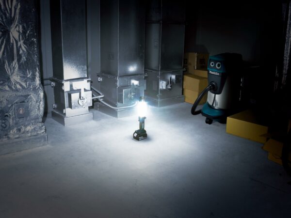 Makita DML806 14.4V/ 18V Li-Ion LXT LED Torch - Battery And Charger Not Included