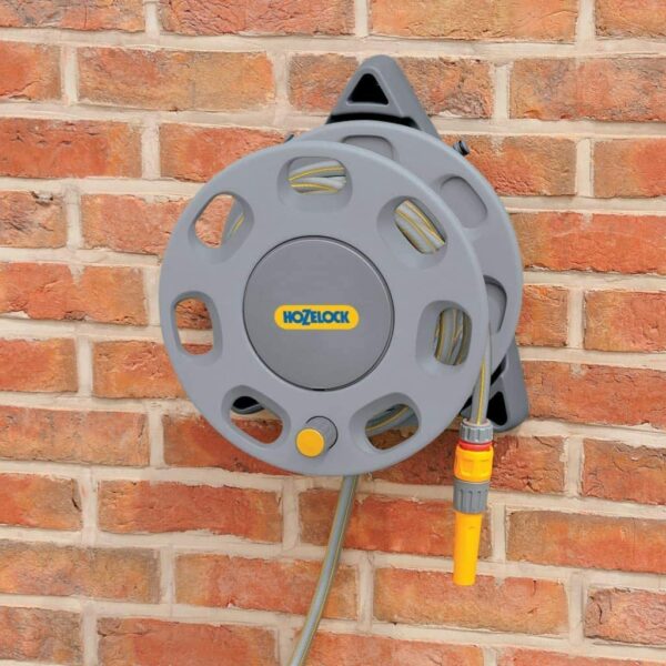 HOZELOCK - Wall-Mounted 30m Hose Reel with 15m Hose : Easy-to-install Wall-mounted Hose Reel with Handle, Complete with Hose Guide, Nozzle, Fittings and Accessories [2422R0000]
