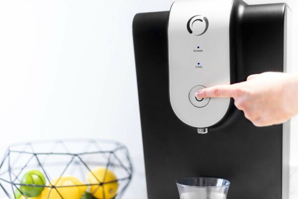 Aqua Optima Lumi Chilled Filtered Water Dispenser – 8.2L Total Capacity & 1 x 30 Day Evolve+ Water Filter Catridge for Reduction Of Microplastics, Chlorine, Limescale & Other Impurities