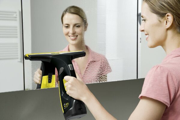 Kärcher battery window vacuum WV 2 Premium Black Edition (battery life: 35 min, 2 suction nozzles - narrow / wide, spray bottle with microfiber cover, window cleaner concentrate 20 ml)