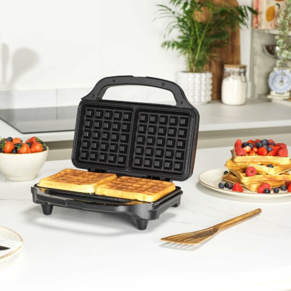 Salter Double Waffle Maker – Non-Stick Dual Waffle Iron Plates, Deep Fill Belgian & American Waffle Machine, Automatic Temperature Control, Cool Touch Handle, Savoury Snacks & Desserts, 900W, EK2249