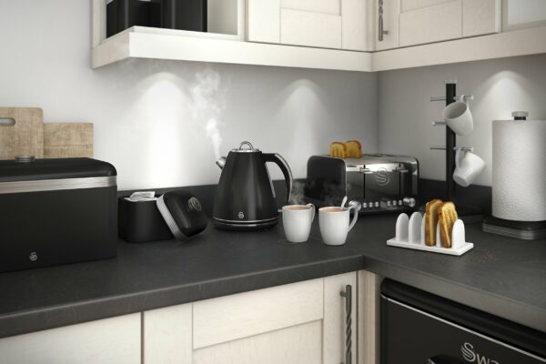 Swan SK24030BN Retro Jug Kettle, Cordless Design, Stainless Steel, 3kW, 1.5 Litre, Black