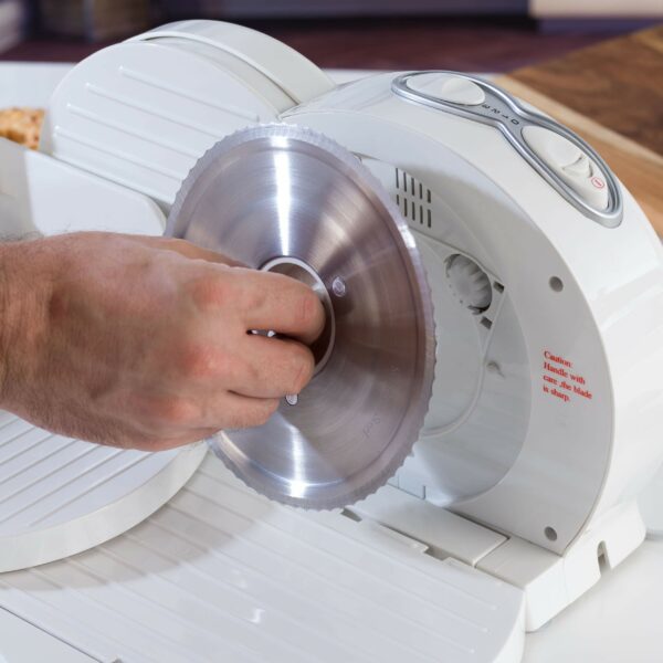 Progress EK3683P Electric Meat Slicer – Non-Slip Deli Food Cutter for Bread/Cheese/Cold Cuts, 17cm Stainless Steel Serrated Blade, Adjustable Thickness 1-15mm, Home Slicing Machine, Food Pusher, 150W