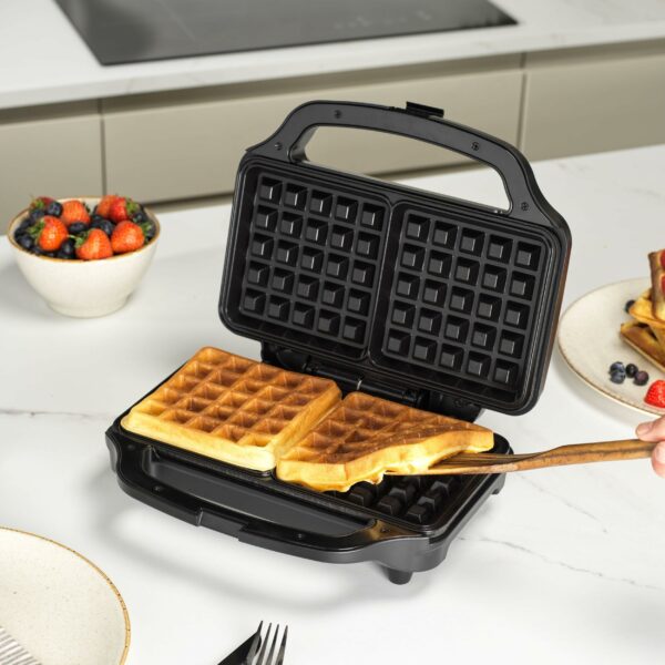 Salter Double Waffle Maker – Non-Stick Dual Waffle Iron Plates, Deep Fill Belgian & American Waffle Machine, Automatic Temperature Control, Cool Touch Handle, Savoury Snacks & Desserts, 900W, EK2249
