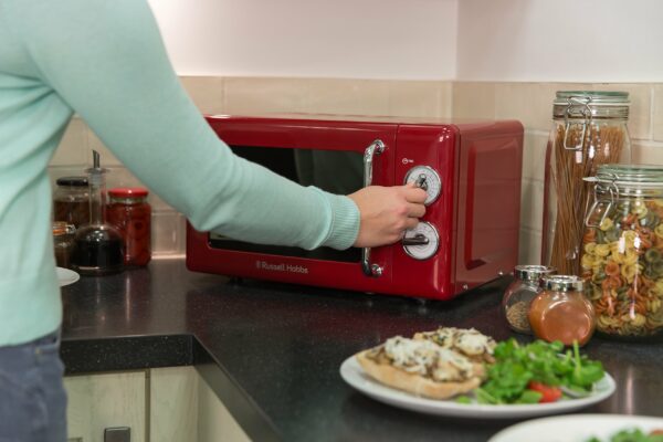 Russell Hobbs RHRETMM705R-N 17 L 700 W Red Compact Retro Solo Manual Microwave with 5 Power Levels, Timer, Defrost Setting, Easy Clean