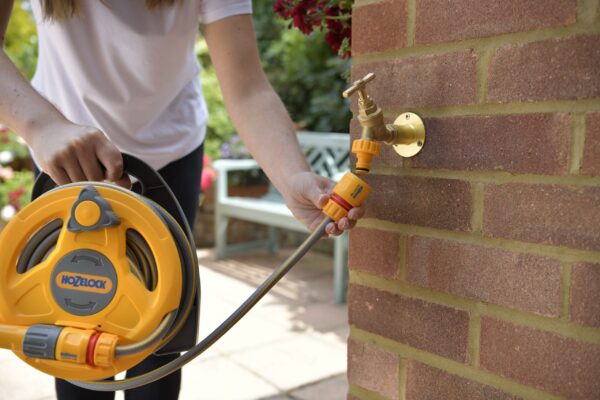 HOZELOCK - Micro Reel 10m : Ideal for patios, balconies and small gardens, compact and practical "Click & Go" design, a lightweight small bore hose, 1 hose nozzle, ready to use [2427 0000]