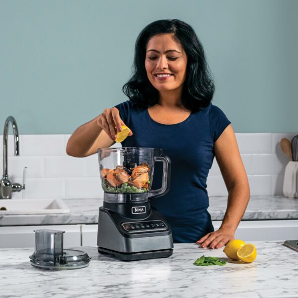 Ninja Food Processor with 4 Automatic Programs; Chop, Puree, Slice, Mix, and 3 Manual Speeds, 2.1L Bowl, Chopping, Slicing & Dough Blades, 850W, Dishwasher Safe Parts, Black BN650UK