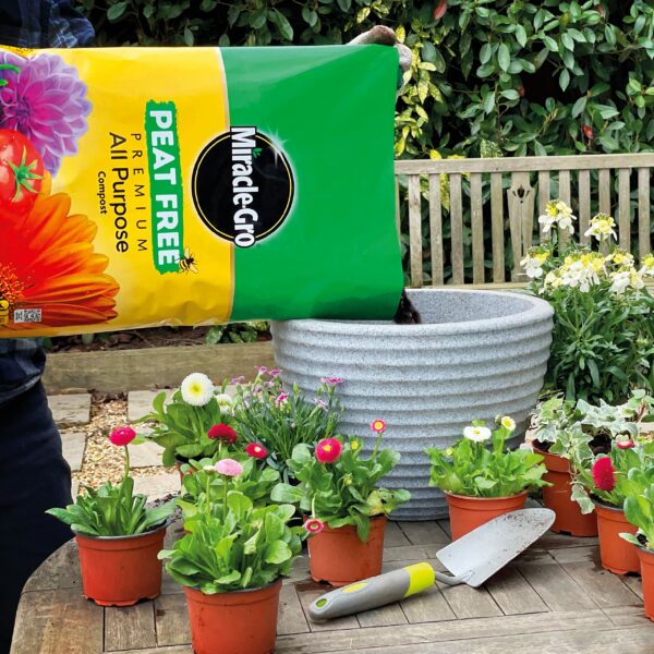 Miracle-Gro PEAT FREE Premium All Purpose Compost, 20 litre, Brown