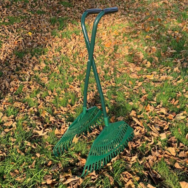Selections Long Handled Leaf Collecting Grabber