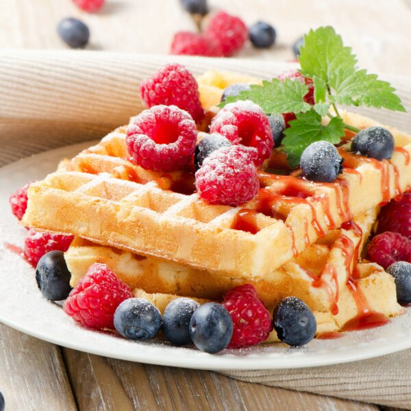 Salter Double Waffle Maker – Non-Stick Dual Waffle Iron Plates, Deep Fill Belgian & American Waffle Machine, Automatic Temperature Control, Cool Touch Handle, Savoury Snacks & Desserts, 900W, EK2249