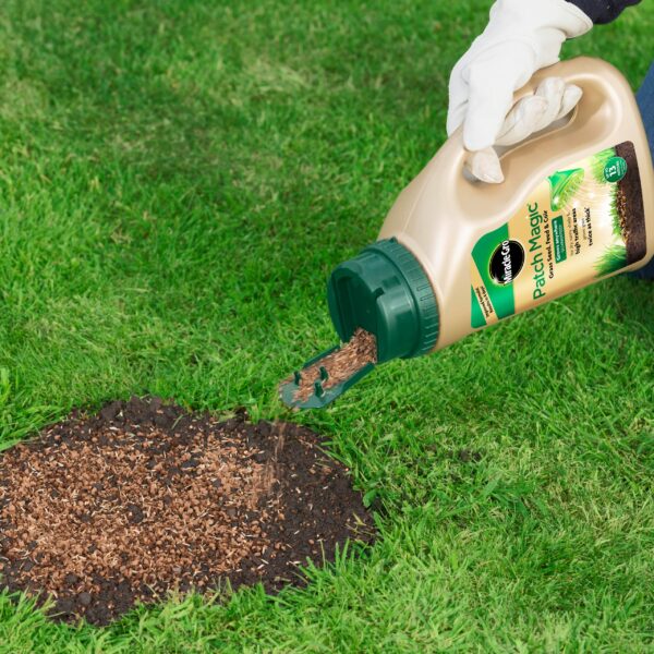 Miracle-Gro Patch Magic Grass Seed, Feed and Coir, 1015 g, Green