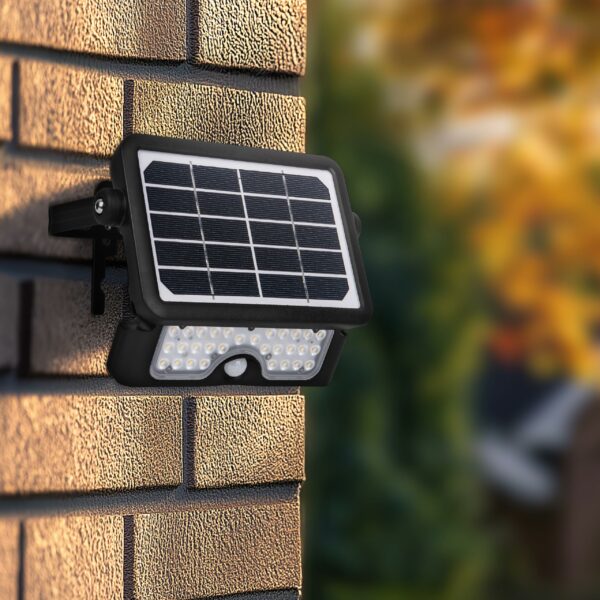 Luceco Solar Powered LED Outdoor Floodlight with PIR Motion Sensor, Security Light, Exterior Lighting, Angular Design, Adjustable, Guardian, Black, IP65, 5W, 550lm, 4000K, LEXSF6B40