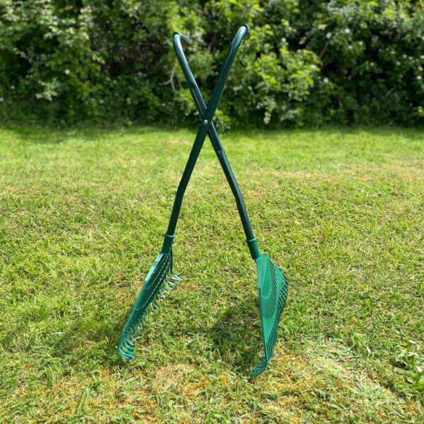 Selections Long Handled Leaf Collecting Grabber