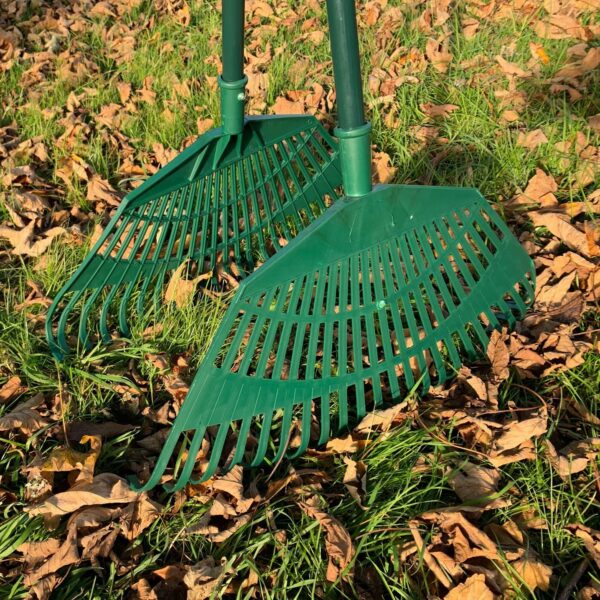 Selections Long Handled Leaf Collecting Grabber