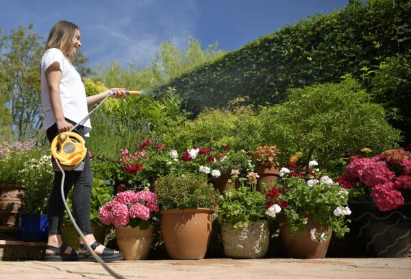 HOZELOCK - Micro Reel 10m : Ideal for patios, balconies and small gardens, compact and practical "Click & Go" design, a lightweight small bore hose, 1 hose nozzle, ready to use [2427 0000]