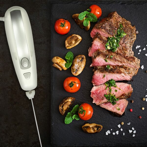QUEST 35059 Electric Serrated Carving Knife/Cut Turkey, Beef, Chicken, Lamb, Ham, Bread, Vegetables, & Fruits With Ease / 120W / White Colour
